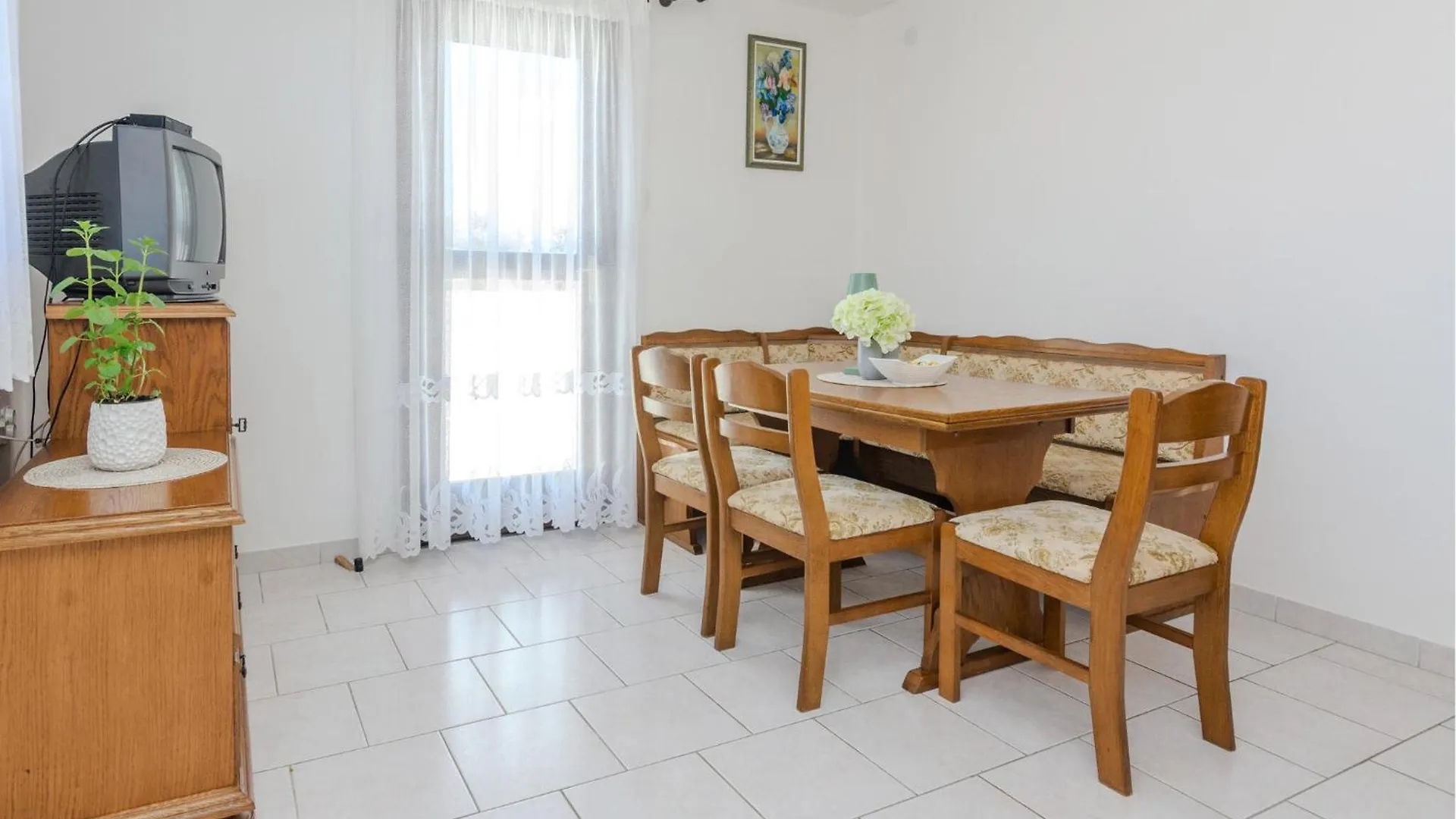 Amazing Apartment In Vir With Kitchen